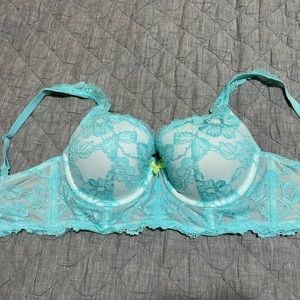 Victoria’s Secret 32 DD (E) bralette